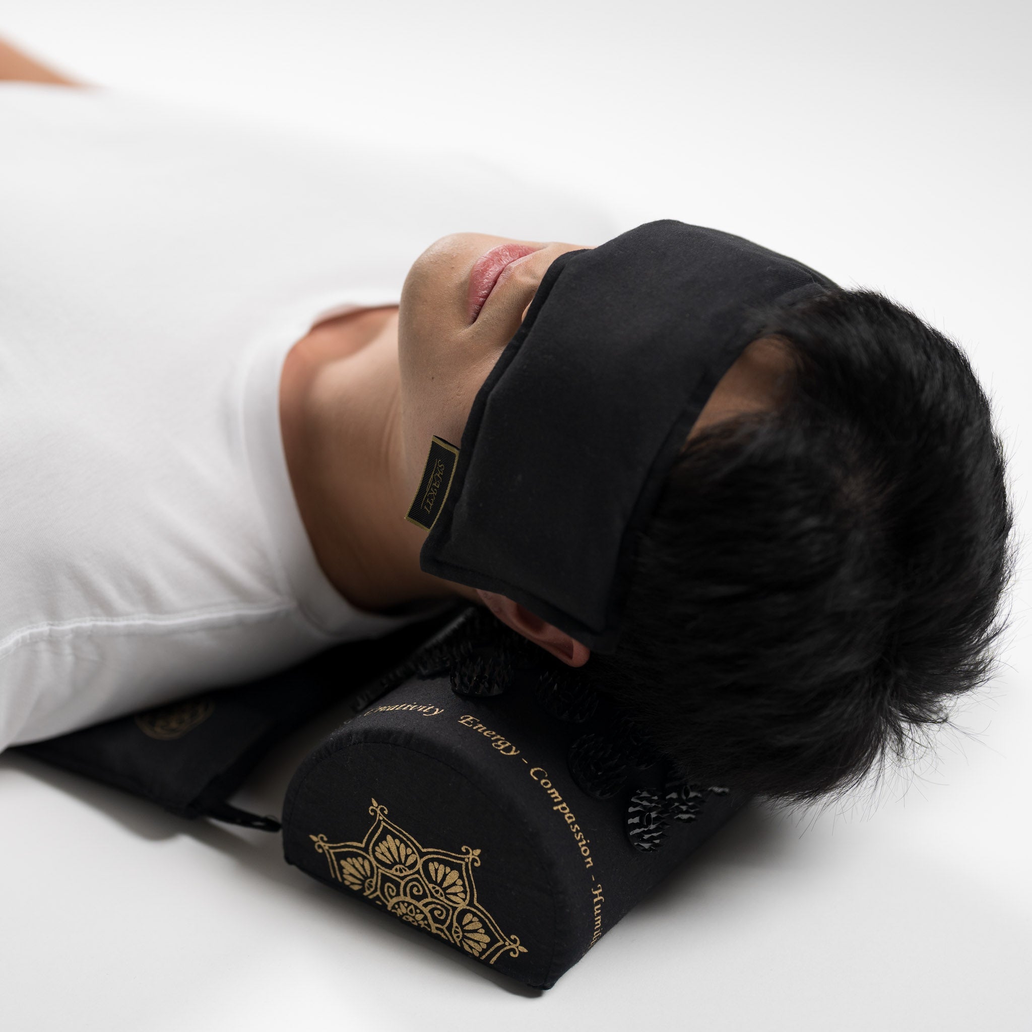 枕 BLACK EYE PATCH HWC PILLOW 枕 BLACK EYE PATCH HWC PILLOW BlackEyePatch - OG LABEL CUSHION